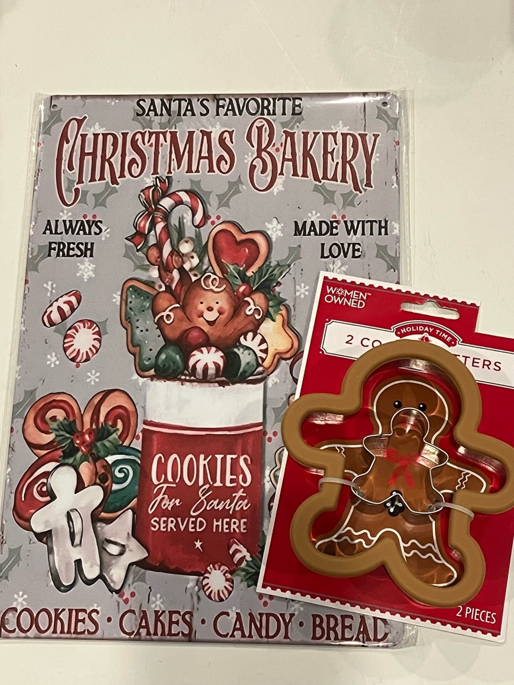 Christmas Bakery Metal Sign with Gingerbread Cookie Cutter Set